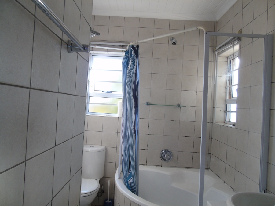 To Let 3 Bedroom Property for Rent in Beacon Bay Eastern Cape
